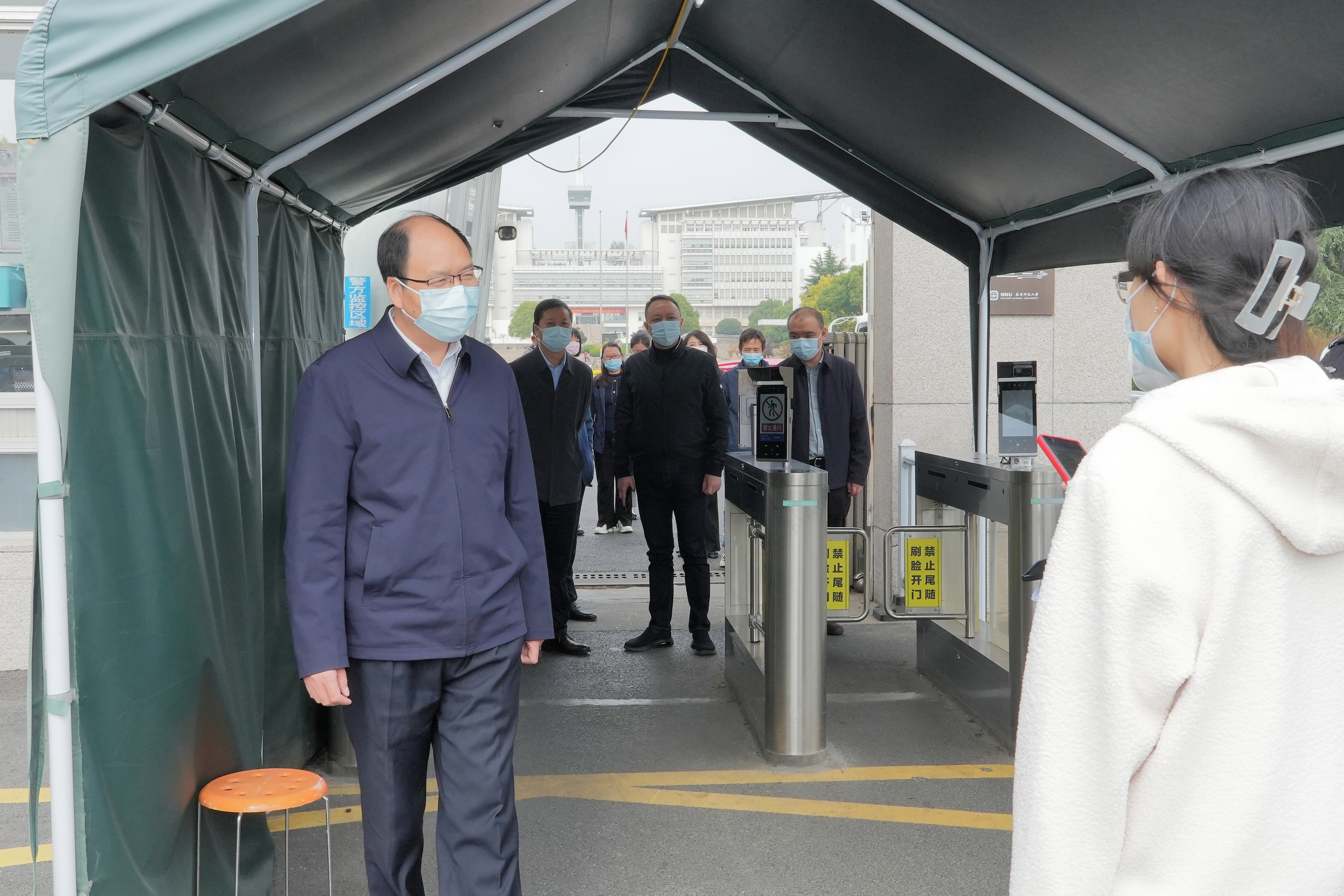 校领导检查学校疫情防控和安全稳定工作